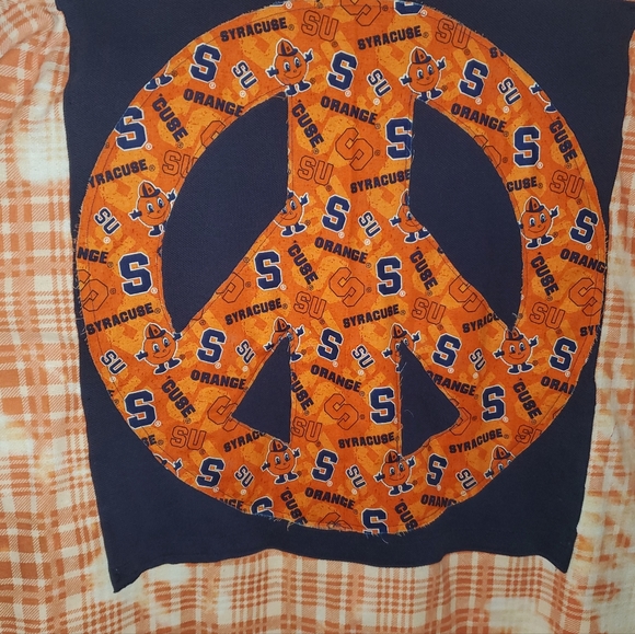 Upcycled Bleached Flannel with Giant Syracuse University Peace Sign on back size - Picture 4 of 4